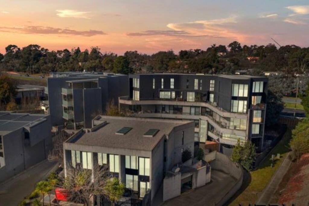 Large Executive 3 Bedroom Yarralumla Exterior foto