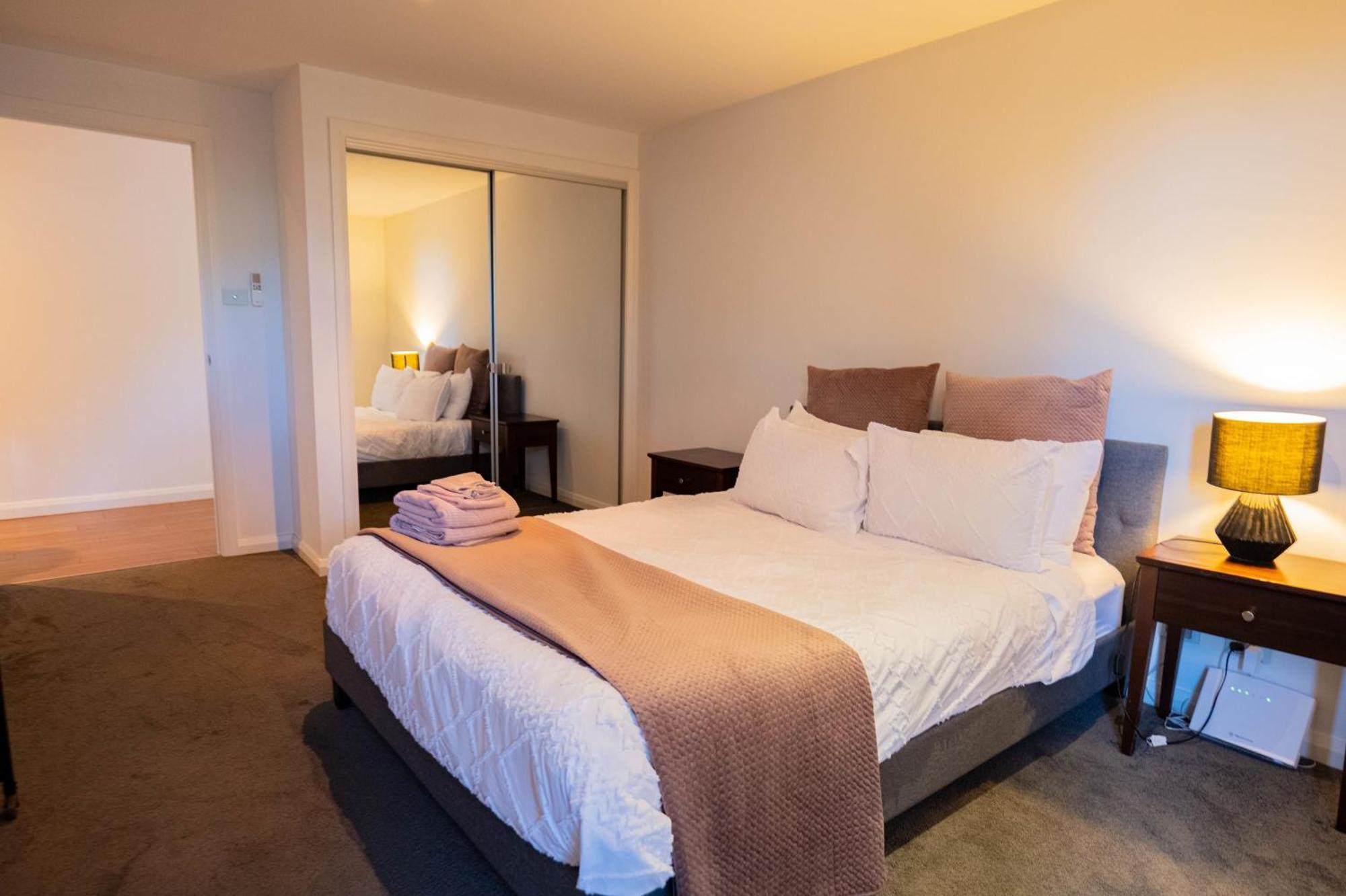 Large Executive 3 Bedroom Yarralumla Exterior foto
